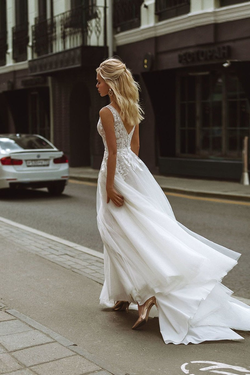 Runhufu Boho Wedding Dresses V-Neck Appliques Lace A-Line Tulle Wedding Gown Beach Simple Bridal Dress bestidos de novia 2023