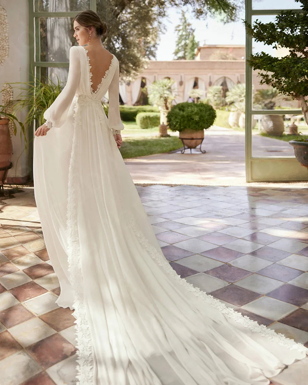 Runhufu Lovely White Wedding Dresses 2024 Long Sleeves Bridal Gowns Beach Bride Dress Boho Lace Back Out Wedding Gowns Round Neck