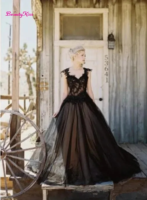 Runhufu Black Wedding Dresses Lace Applique Sweetheart A-Line Gothic Bridal Dress Beaded Backless Long Tulle Wedding Bridal Gown