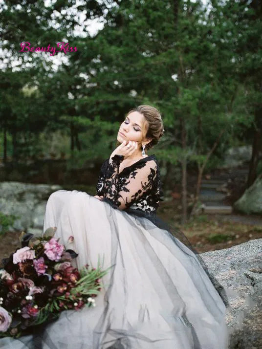 Runhufu Sleeves Halloween Wedding Dresses Black Appliqued Bridal Dress Sexy V-Neck Backless Tulle Wedding Bridal Gowns