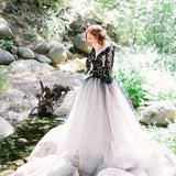 Runhufu Sleeves Halloween Wedding Dresses Black Appliqued Bridal Dress Sexy V-Neck Backless Tulle Wedding Bridal Gowns