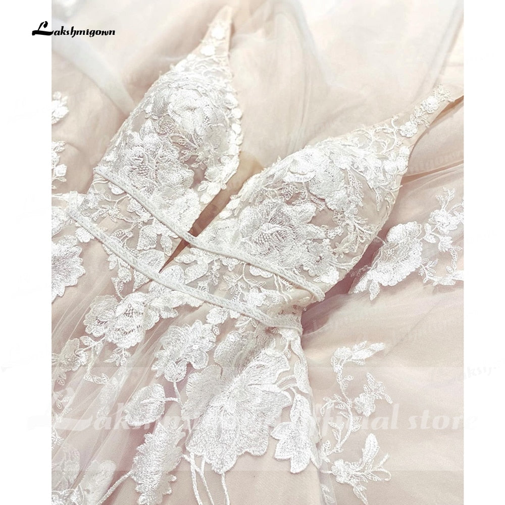 runhufu Bohemian Wedding Dresses V-Neck Appliques Lace A-Line Beach Princes Wedding Bridal Gown 2023 Plus Size