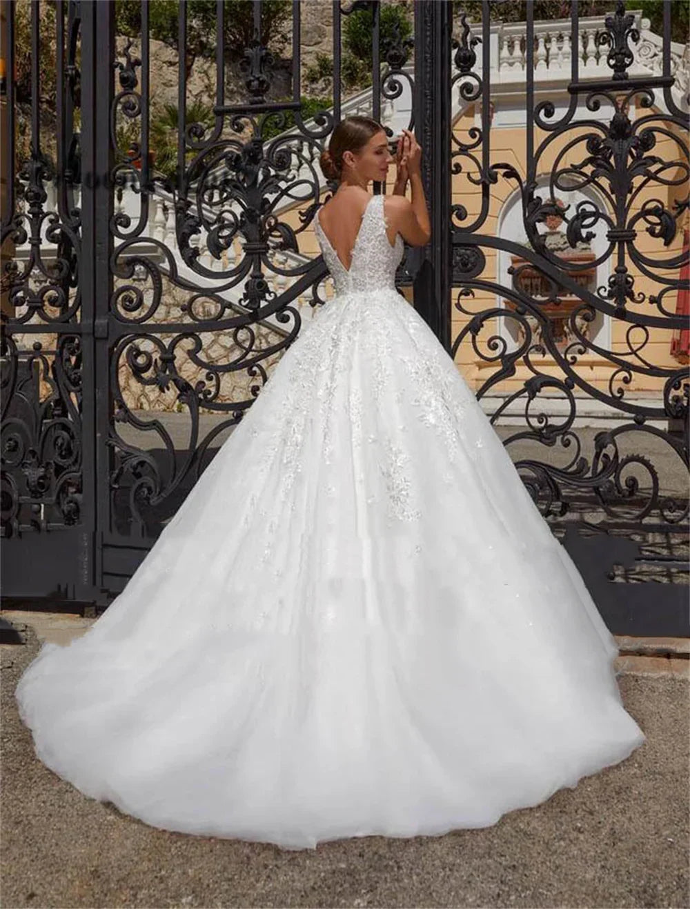 Runhufu Elegant V-neck Wedding Dresses for Women Sweep Train Tulle Lace Appliques Vestidos De Novia for Brides Customised 2025