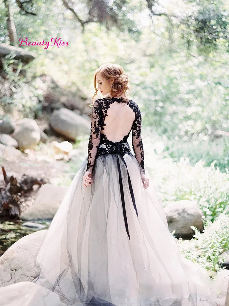 Runhufu Sleeves Halloween Wedding Dresses Black Appliqued Bridal Dress Sexy V-Neck Backless Tulle Wedding Bridal Gowns