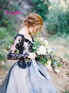 Runhufu Sleeves Halloween Wedding Dresses Black Appliqued Bridal Dress Sexy V-Neck Backless Tulle Wedding Bridal Gowns