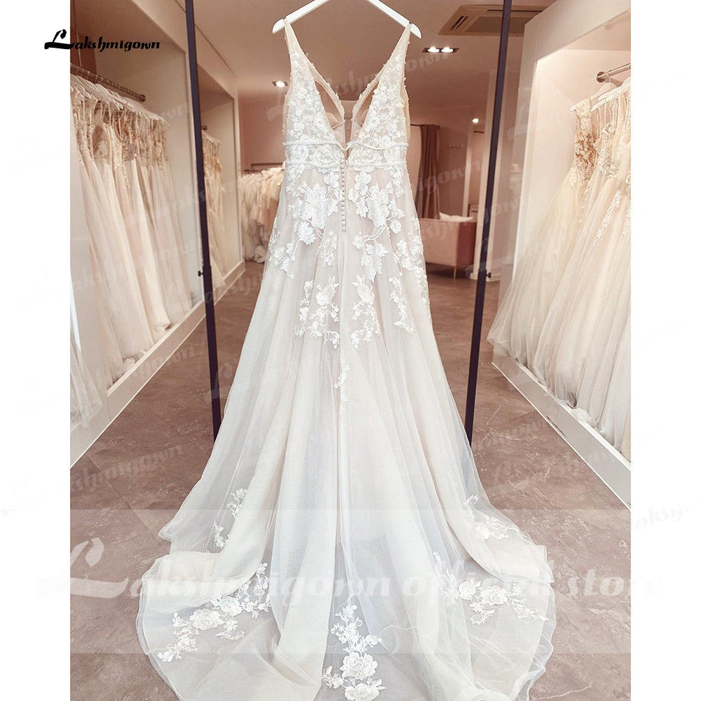 runhufu Bohemian Wedding Dresses V-Neck Appliques Lace A-Line Beach Princes Wedding Bridal Gown 2023 Plus Size