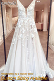 runhufu Bohemian Wedding Dresses V-Neck Appliques Lace A-Line Beach Princes Wedding Bridal Gown 2023 Plus Size