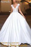 Runhufu Women's Wedding Dress Lace Appliqué Beaded V-Neck Robe De Mariée Long Sleeve Bridal Dress Seaside Wedding Party Vestidos De