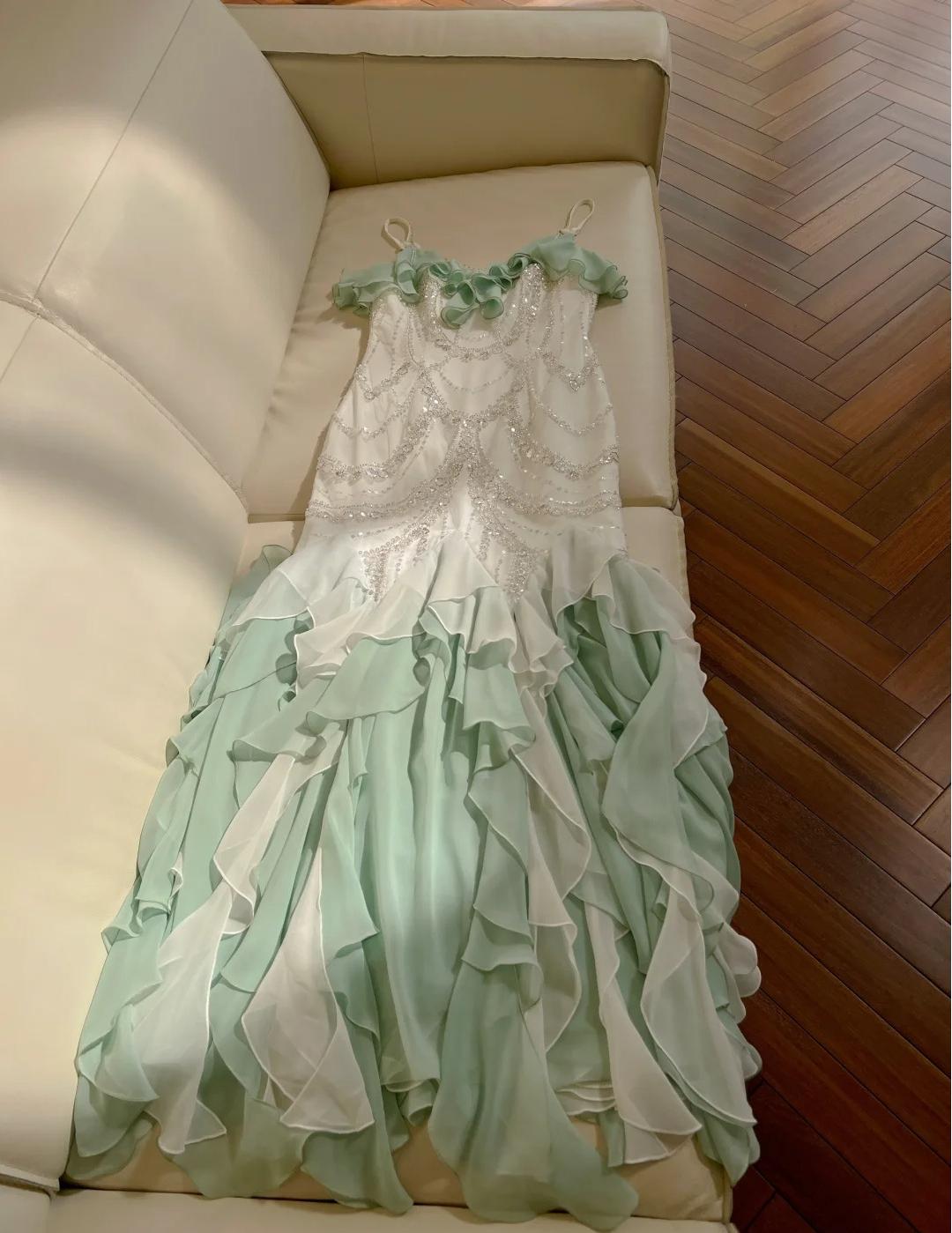 Fairytale Mint Green Spaghetti Straps Chiffon Ruffled Prom Dresses Shiny Beaded Sequined Backless Evening Dresses HZ1108