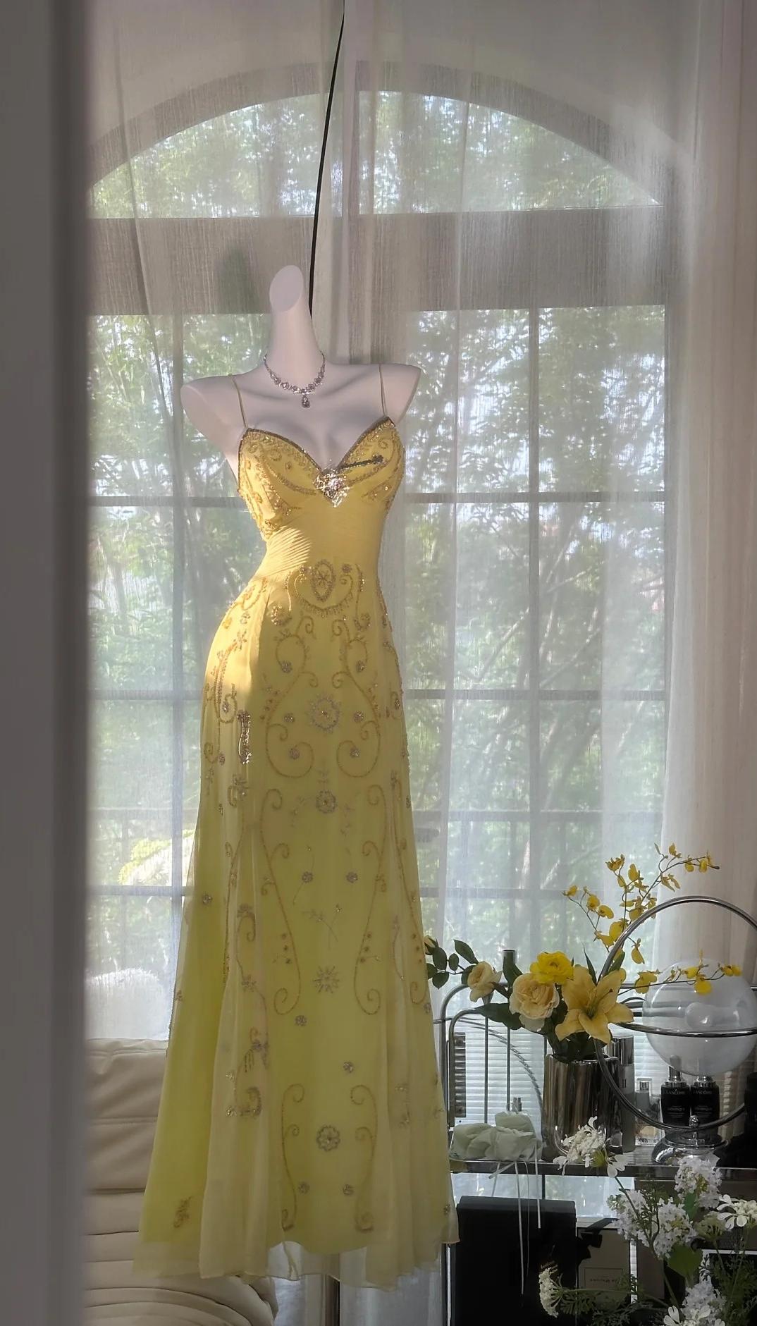 Gorgeous Butter Yellow Spaghetti Straps A-line Tulle Beaded Long Prom Dresses Backless Evening Gowns HZ1108