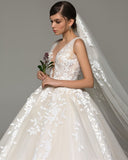 runhufu Boho Princess Wedding Dress Lace Appliques Sexy Backless V Neck Beach Bridal Dress Sleeveless Bridal Gowns