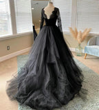 Runhufu Gothic Long Sleeves Tulle Wedding Dress Lace Appliques Sweep Black Wedding Gown 2024 Sweetheart Tiered Bridal Dress