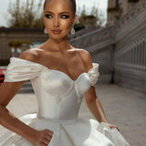 Runhufu Sexy Ladies Off Shoulder Arabian Dubai Satin Wedding Dress A-Line Skirt Sweeping Train Back Tie Custom 2024 Bridal Dress