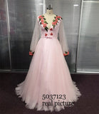 Runhufu Full Beads Long Evening Dresses Lace Appliques 3D Flowers V-Neckline Full Sleeves Floor Length Evening Formal Party Gowns