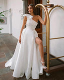 Runhufu Eleaant Wedding Dress Sexy One Shoulder 3D Flowers Split Open Back Pleat Bridal Gown Sweep Train Vestidos De Noiva