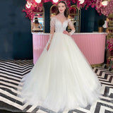 Runhufu Luxury Elegant Ladies Sexy V Neck Lace Applique 2023 Back Button Wedding Dress Sleeveless Bridal Beach Wedding Party