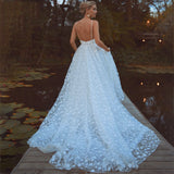 Runhufu V-Neck Spaghetti Straps sleevess Wedding Dress For Bride 2023 Lace Aqqliques Open Back A-Line Tulle Simple Bridal Gown