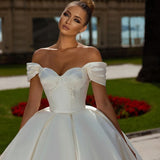 Runhufu Sexy Ladies Off Shoulder Arabian Dubai Satin Wedding Dress A-Line Skirt Sweeping Train Back Tie Custom 2024 Bridal Dress