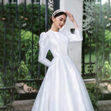 Runhufu O-neck Long Sleeve Wedding Dress Classic Zipper Floor-length Vestido De Noiva Luxury Small Train Satin Robe De Mariee