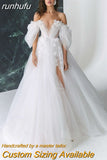 runhufu High Side Split Wedding Dresses V-Neck Puffy Sleeve Ball Gown Brides Gown Lace Appliques 3D Flowers Princess Dress