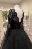 Runhufu Gothic Long Sleeves Tulle Wedding Dress Lace Appliques Sweep Black Wedding Gown 2023 Sweetheart Tiered Bridal Dress