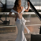 Runhufu Elegant Mermaid Wedding Dresses 2023 White V-Neck Backless Bridal Gowns Boho Beach Floor Length Wedding Prom Gowns Plus Size