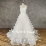 Runhufu Real Picture Elegant Strapless Sleeveless Tulle A-Line Wedding Dress Lace Up Back Appliques Court Train Bridal Gown