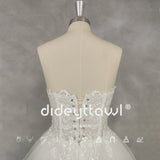 Runhufu Real Picture Elegant Strapless Sleeveless Tulle A-Line Wedding Dress Lace Up Back Appliques Court Train Bridal Gown