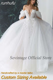 runhufu High Side Split Wedding Dresses V-Neck Puffy Sleeve Ball Gown Brides Gown Lace Appliques 3D Flowers Princess Dress